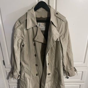 Super clean classic trench coat! Must have
